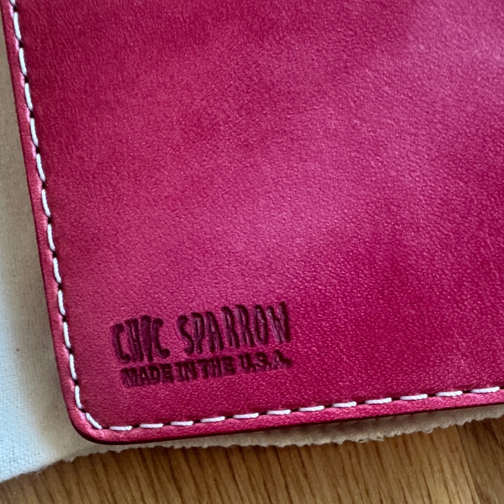 Chic Sparrow Narrow Deluxe Traveler’s Notebook – Sweet Pea Leather – USA Made - Picture 2 of 4